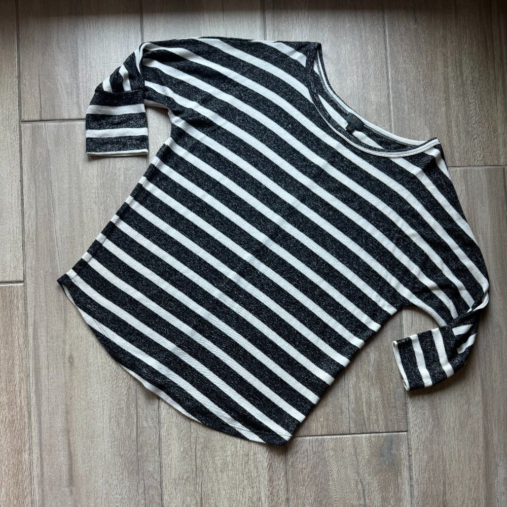 Black/White Striped Soft Sweater Top by MIX - Women's Size Large